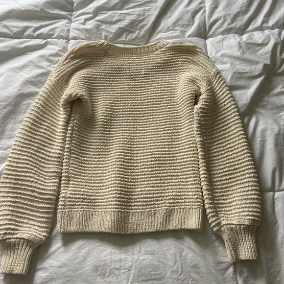 Small Abercrombie & fitch cream colored sweater - Picture 2 of 8